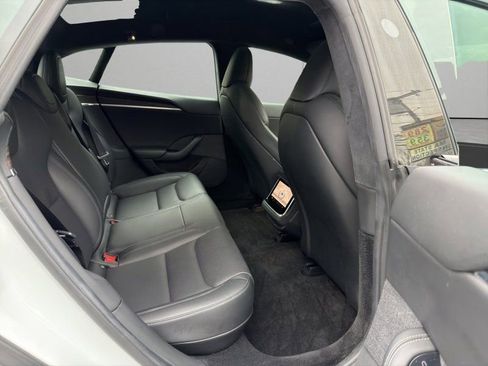Used 2022 Tesla Model S image 12