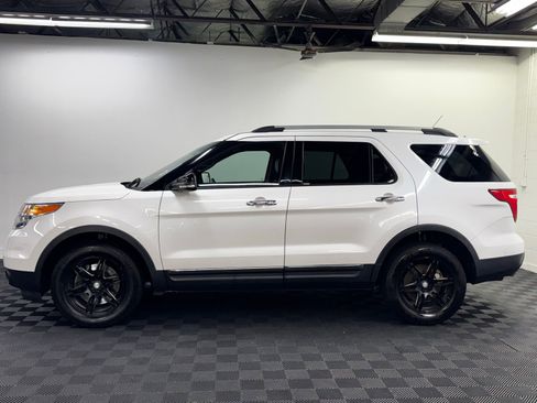 Used 2014 Ford Explorer XLT w/ Equipment Group 202A AWD/4WD image 3