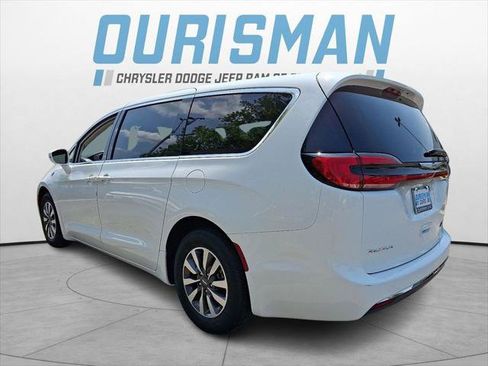 Certified 2022 Chrysler Pacifica Touring-L FWD image 4