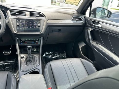 Used 2024 Volkswagen Tiguan SE R-Line FWD image 11