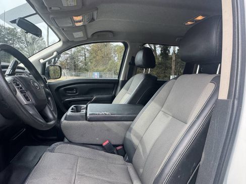 Used 2017 Nissan Titan S image 21