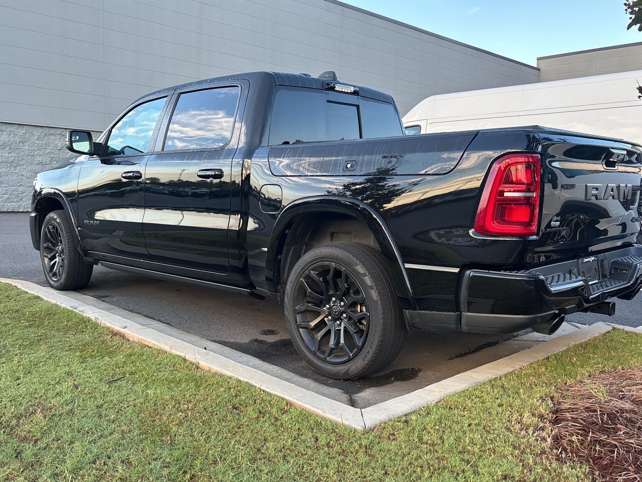 Used 2025 RAM 1500 Limited AWD/4WD image 5