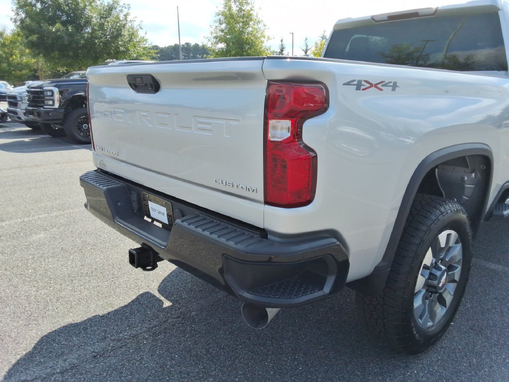 Certified 2022 Chevrolet Silverado 2500 Custom w/ Custom Value Package AWD/4WD image 15