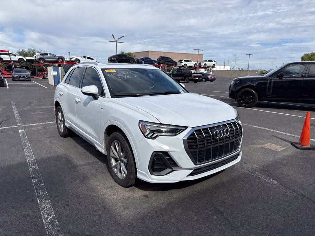 Used 2024 Audi Q3 2.0T Premium w/ Convenience Package AWD/4WD image 3
