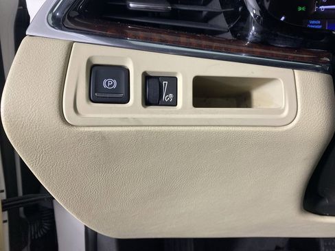 Used 2017 Cadillac XT5 Luxury w/ Driver Awareness Package image 21