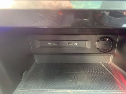 Used 2023 Volkswagen Tiguan SE R-Line image 28