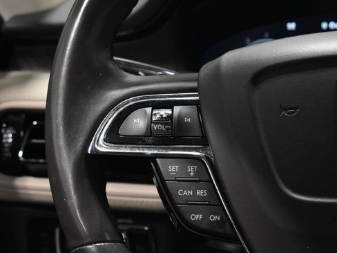 Used 2023 Lincoln Nautilus Reserve AWD/4WD image 8