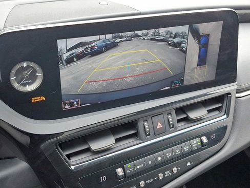 Used 2022 Lexus ES 300h Luxury image 15