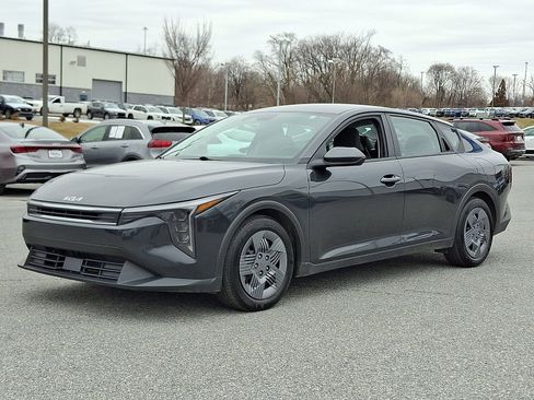 Certified 2025 Kia K4 LX image 3