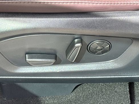 Certified 2025 Ford Explorer Platinum RWD image 24