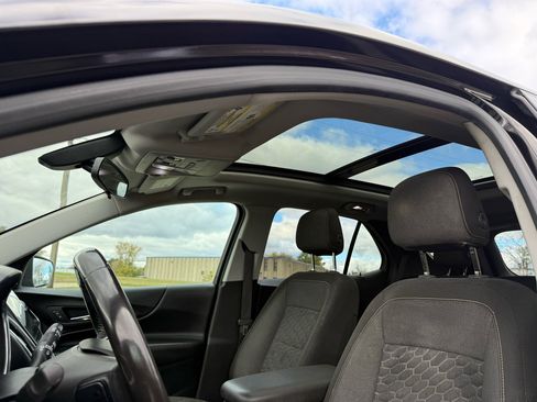 Used 2018 Chevrolet Equinox LT w/ Sun & Infotainment Package image 14