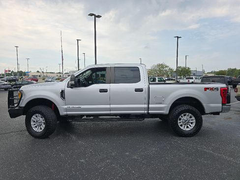 Used 2017 Ford F250 XL w/ STX Appearance Package AWD/4WD image 11