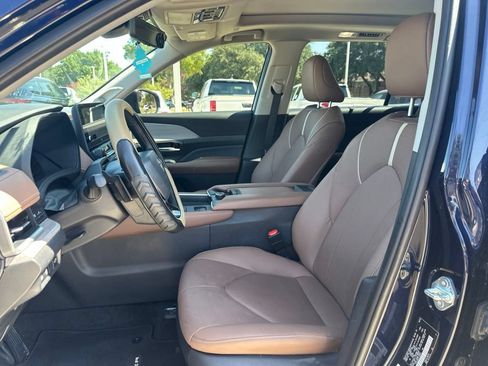 Used 2026 Toyota Grand Highlander AWD image 4
