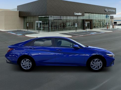 New 2026 Hyundai Elantra Hybrid FWD image 9