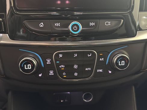 Used 2020 Chevrolet Traverse LT FWD image 24