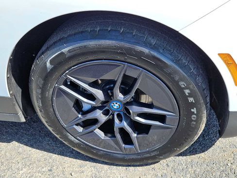 Used 2025 BMW iX xDrive50 image 9