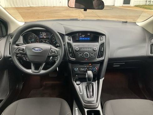 Used 2018 Ford Focus SE image 3