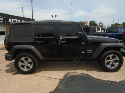 Used 2014 Jeep Wrangler Unlimited Sport w/ Quick Order Package 24S AWD/4WD image 2