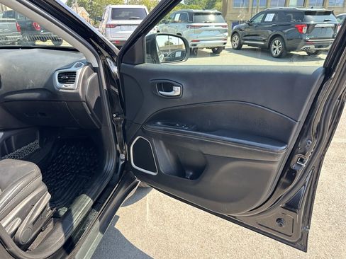 Used 2018 Jeep Compass Latitude image 16