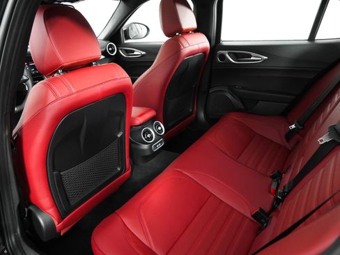 New 2025 Alfa Romeo Giulia w/ Veloce Package Rwd image 29