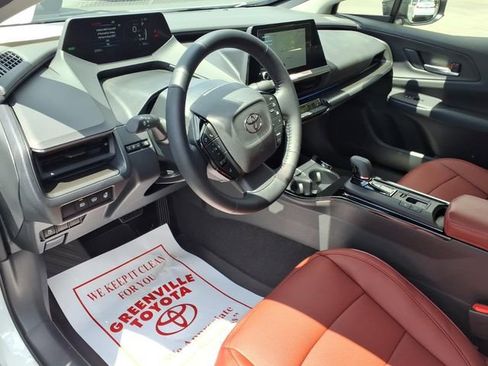 Used 2026 Toyota Prius FWD image 12