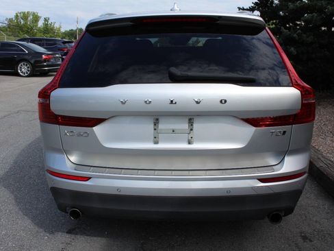 Used 2019 Volvo XC60 T5 Momentum w/ Multimedia Package AWD/4WD image 6