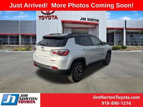 Used 2025 Jeep Compass Trailhawk image 7