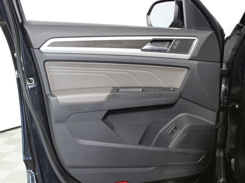 Used 2023 Volkswagen Atlas SE w/ Panoramic Sunroof Package image 7