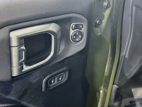 Used 2023 Jeep Gladiator Sport image 18