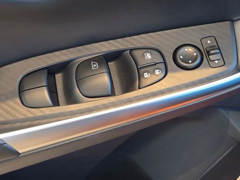 Used 2025 Nissan Sentra SR w/ SR Premium Package image 23