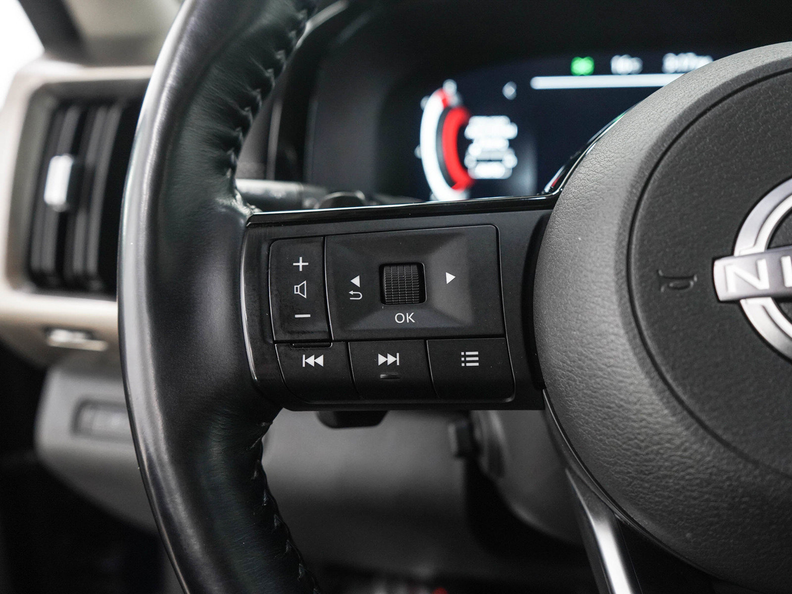 Used 2022 Nissan Pathfinder Platinum AWD/4WD image 27