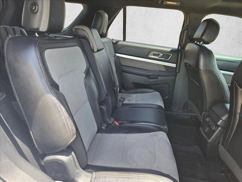 Used 2017 Ford Explorer XLT w/ Equipment Group 202A FWD image 21