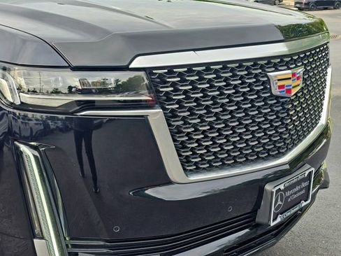 Used 2023 Cadillac Escalade ESV Premium Luxury w/ Performance Package AWD/4WD image 3