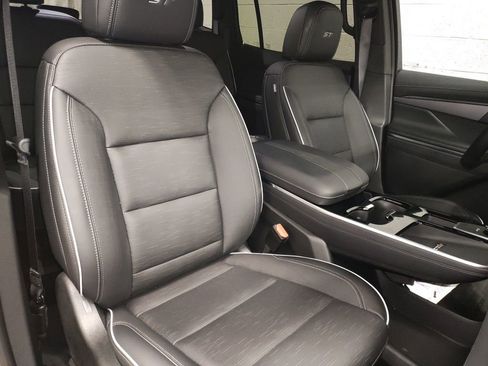 Used 2025 Buick Enclave Sport Touring w/ LPO, Floor Liner Package FWD image 9