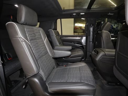 Used 2026 Cadillac Escalade ESV Platinum Sport w/ LPO, ONYX Package AWD/4WD image 28