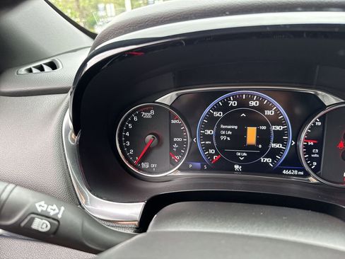 Used 2023 Chevrolet Traverse Premier FWD image 48