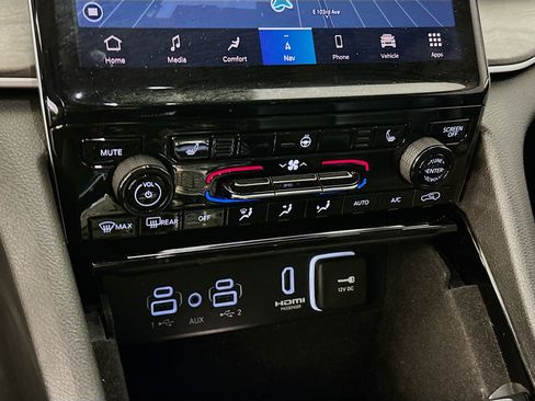 Used 2022 Jeep Grand Cherokee Limited 4xe image 24