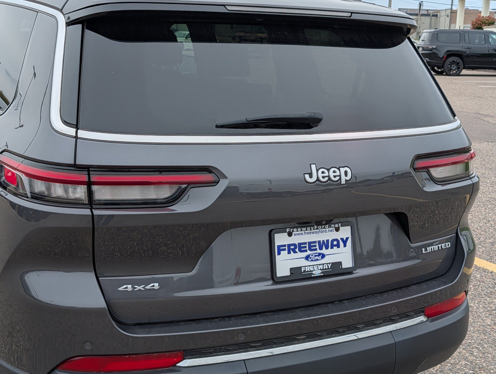 Used 2024 Jeep Grand Cherokee L Limited AWD/4WD image 11