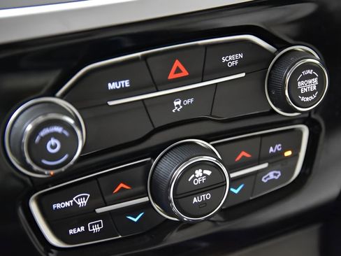 Used 2023 Chrysler 300 Touring w/ Sport Appearance Package image 17