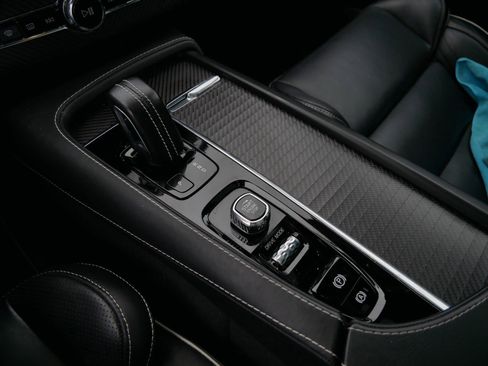 Used 2020 Volvo XC90 T8 R-Design image 14