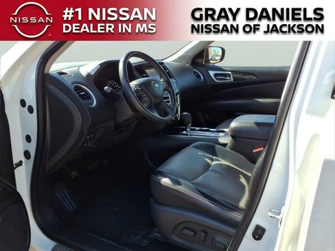 Used 2019 Nissan Pathfinder SL image 24