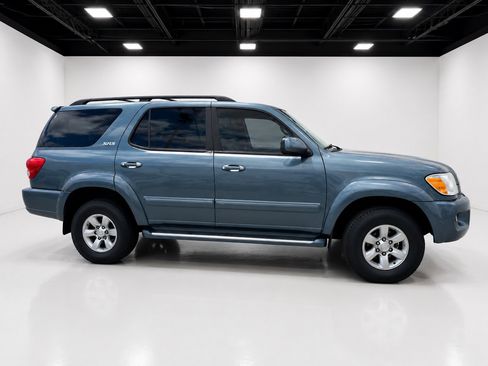 Used 2007 Toyota Sequoia SR5 AWD/4WD image 2