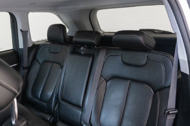 Used 2023 Jeep Grand Cherokee Limited AWD/4WD image 19