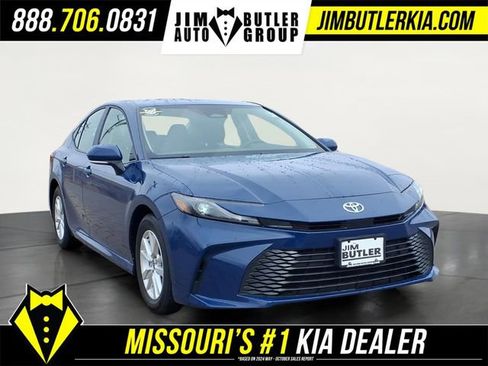 Used 2025 Toyota Camry LE image 29