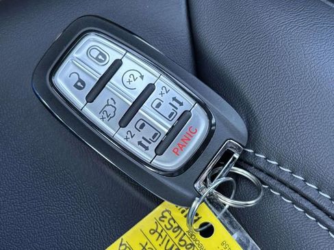 New 2026 Chrysler Pacifica Select image 28