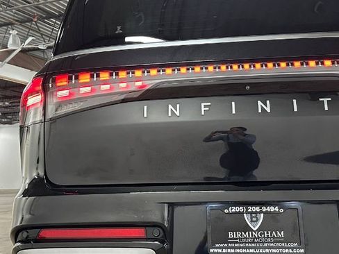 Used 2025 INFINITI QX80 Sensory AWD/4WD image 16
