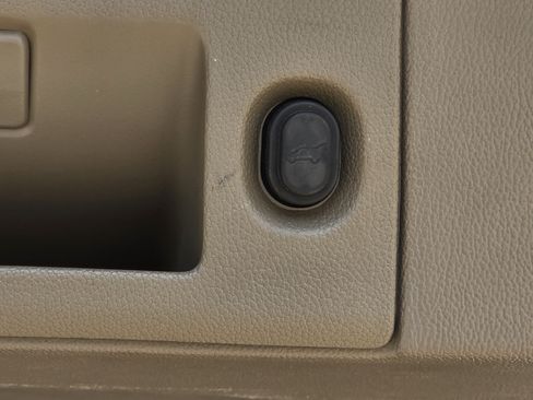 Used 2017 Chevrolet Tahoe Premier RWD image 11