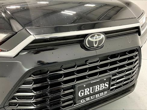 Used 2025 Toyota Grand Highlander AWD image 37