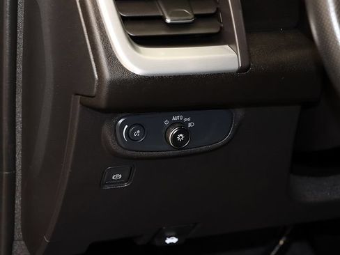 Used 2024 GMC Terrain SLE AWD/4WD image 26