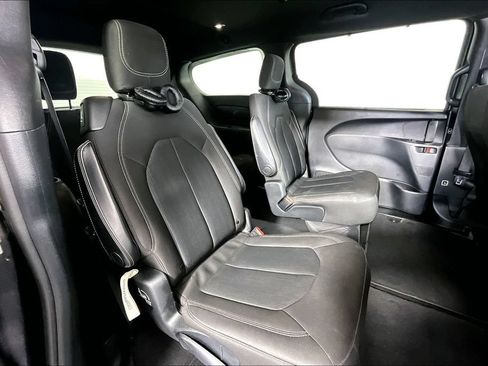 Used 2020 Chrysler Pacifica Touring w/ S Appearance Package FWD image 27